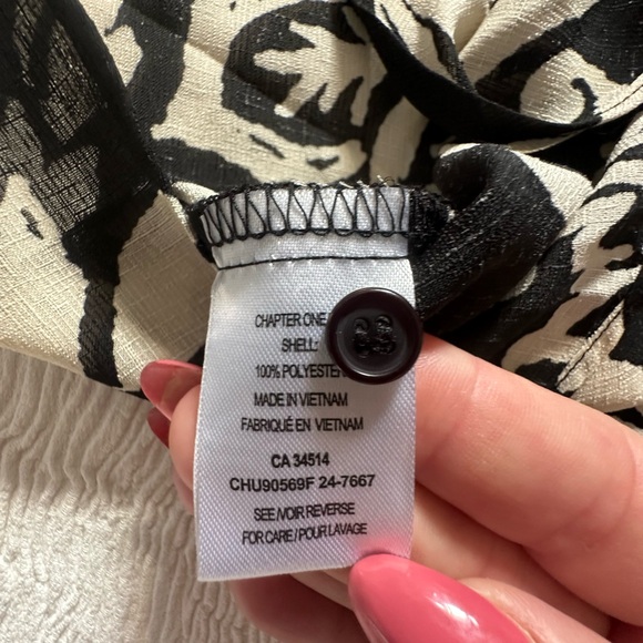 Elegant Black and White Floral Button Down Shirt - Picture 4 of 8